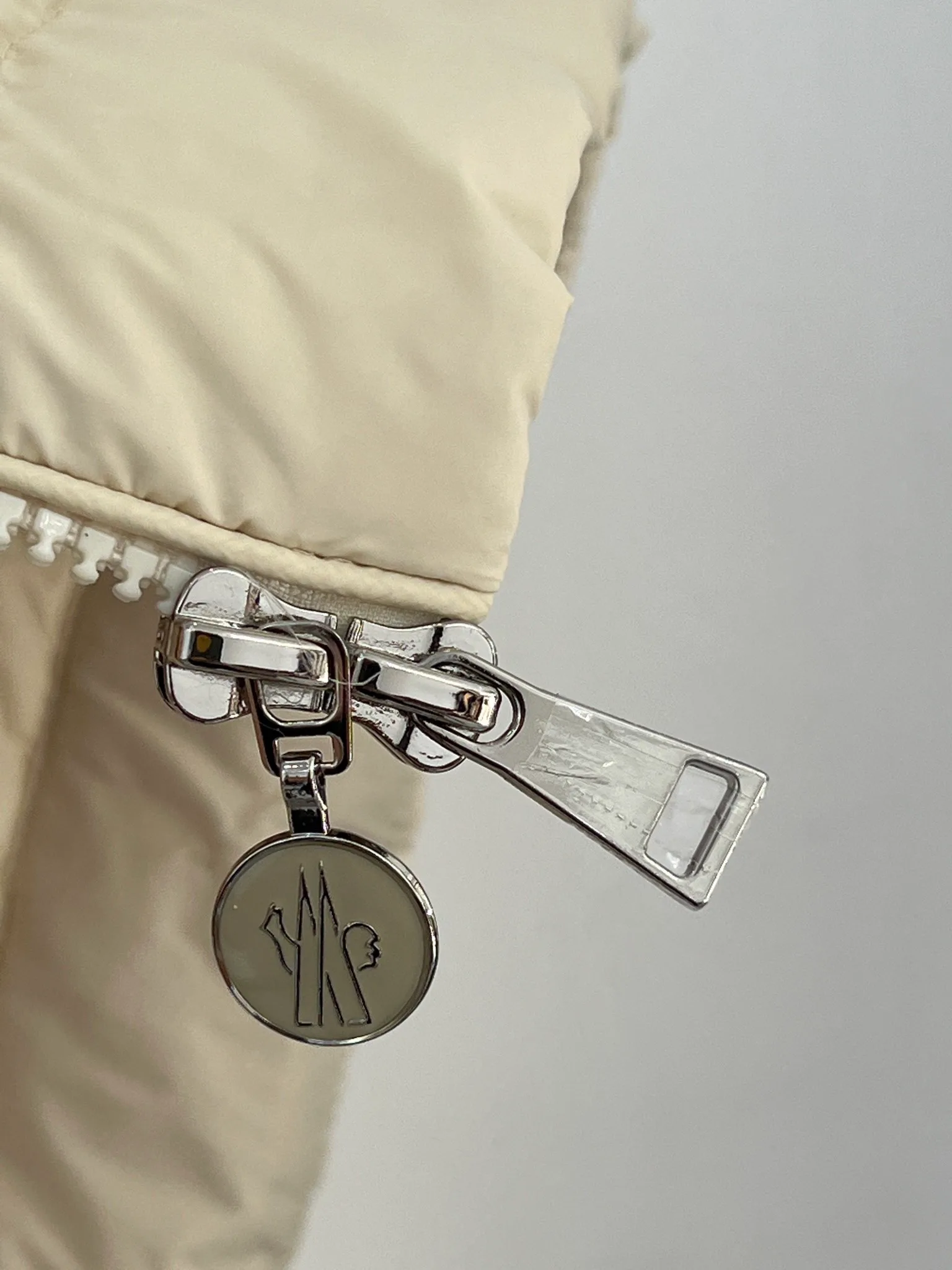 Women's Jackets And Down Jackets MONCLER 18416157