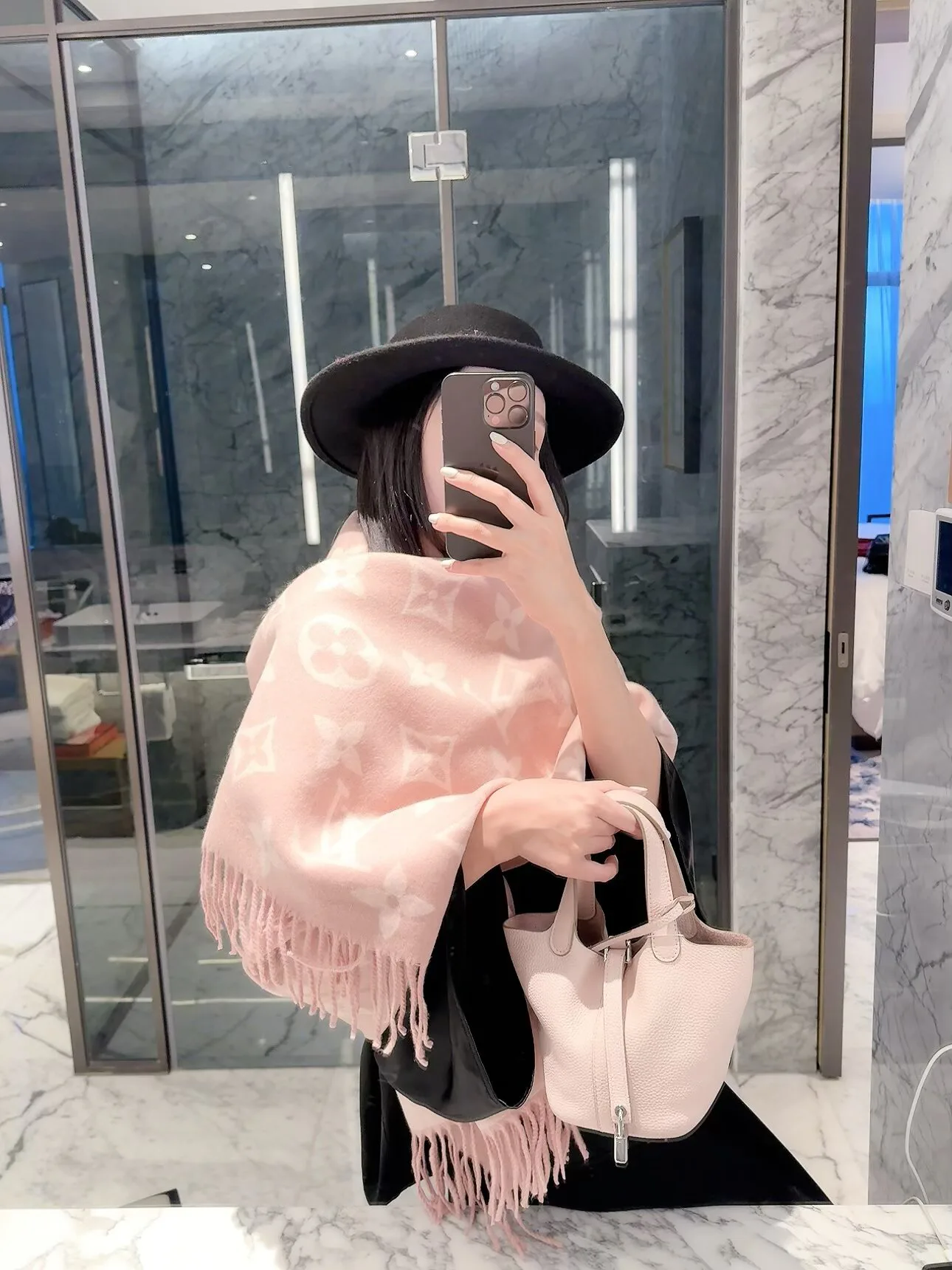 Scarves LOUIS VUITTON 18322508