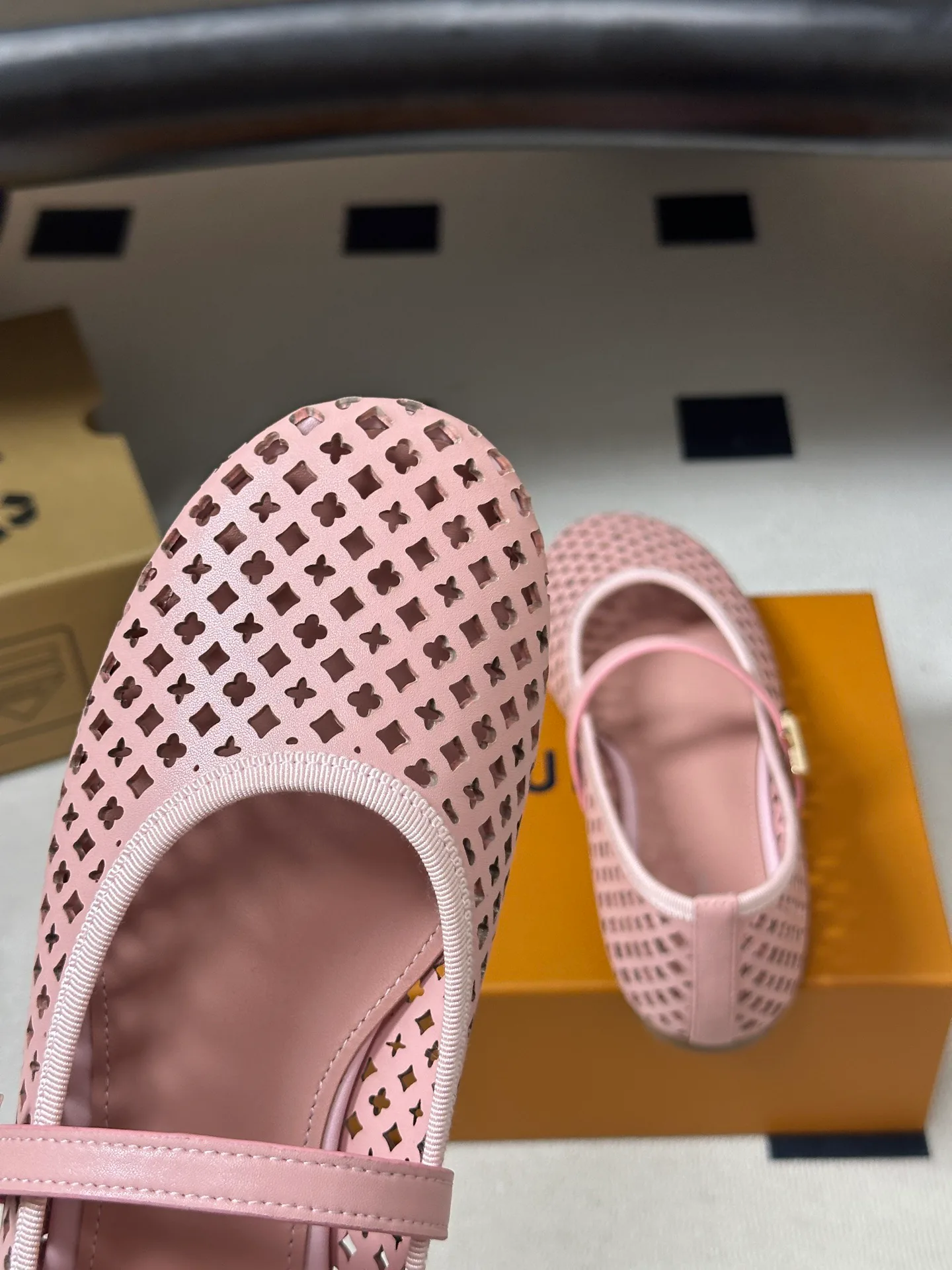 Women's Ballet Flats LOUIS VUITTON 17768177