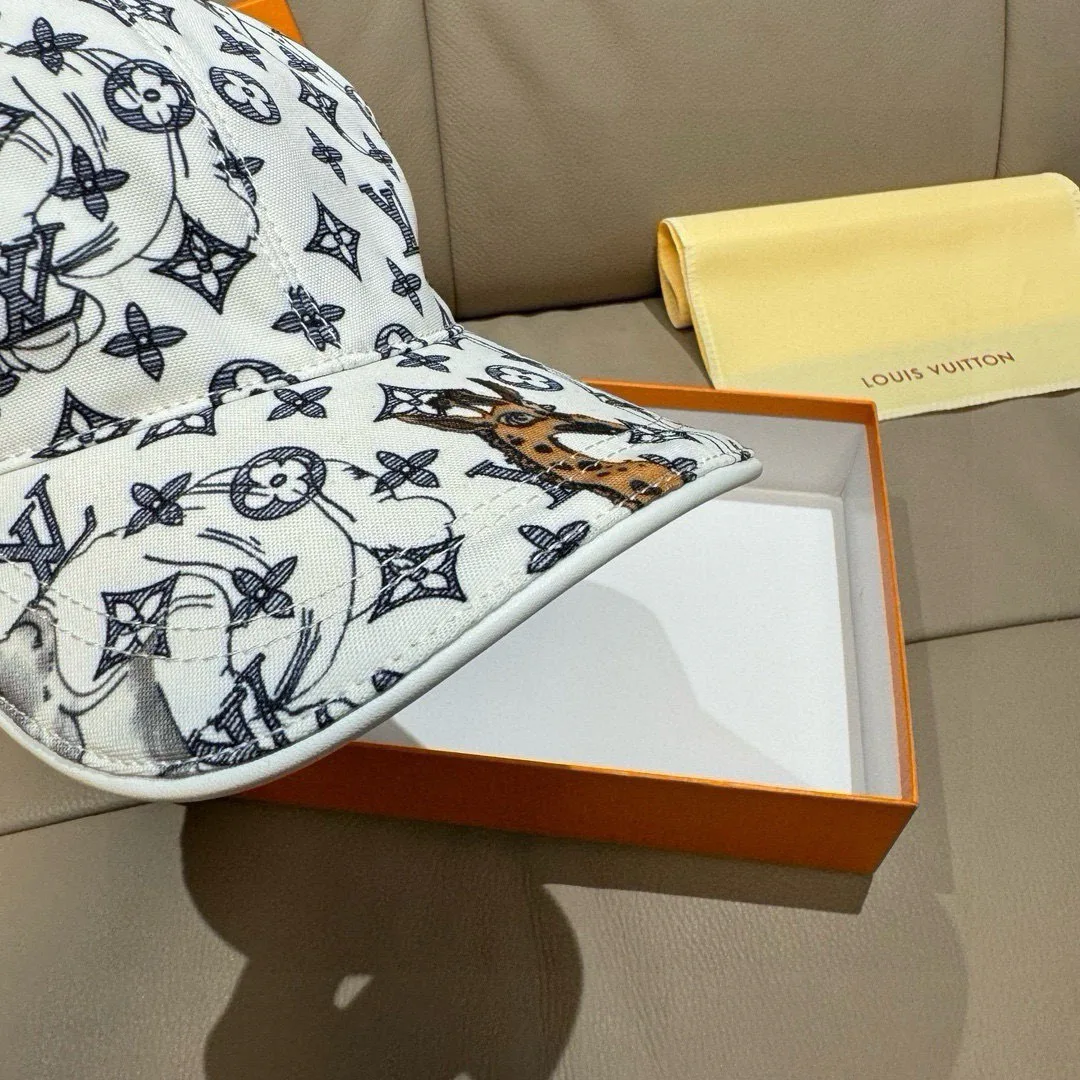 Hats LOUIS VUITTON 18347070