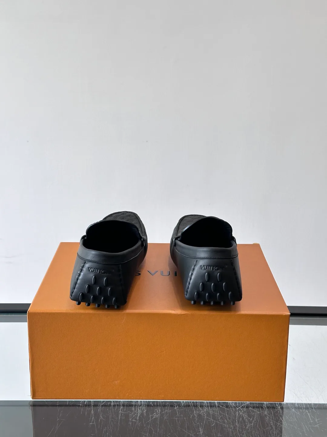 Men's Loafers And Dress Shoes LOUIS VUITTON 17646141