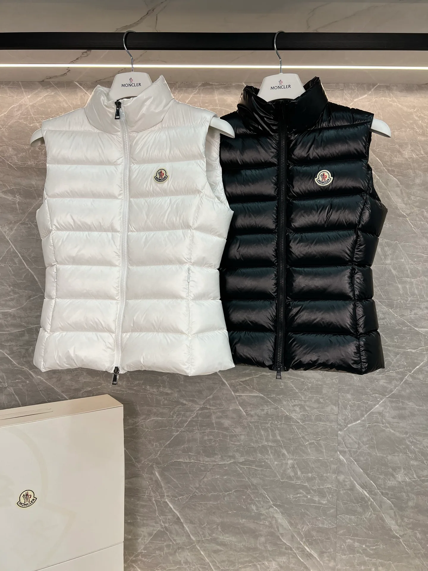 Women's Vests MONCLER 18111346