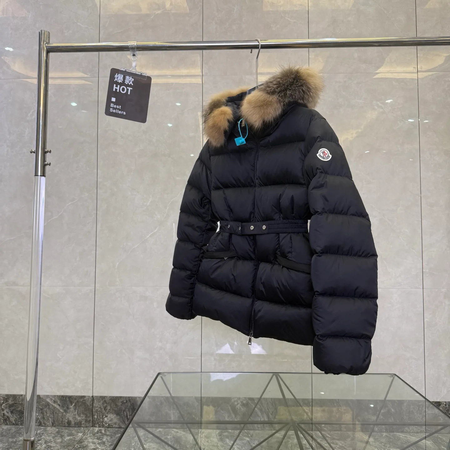 Women's Jackets And Down Jackets MONCLER 17949904