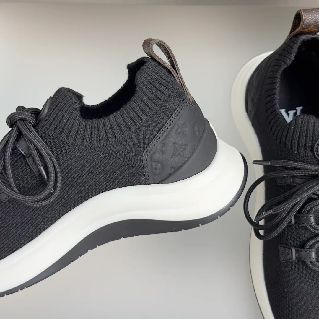 Women's Sneakers LOUIS VUITTON 17950524