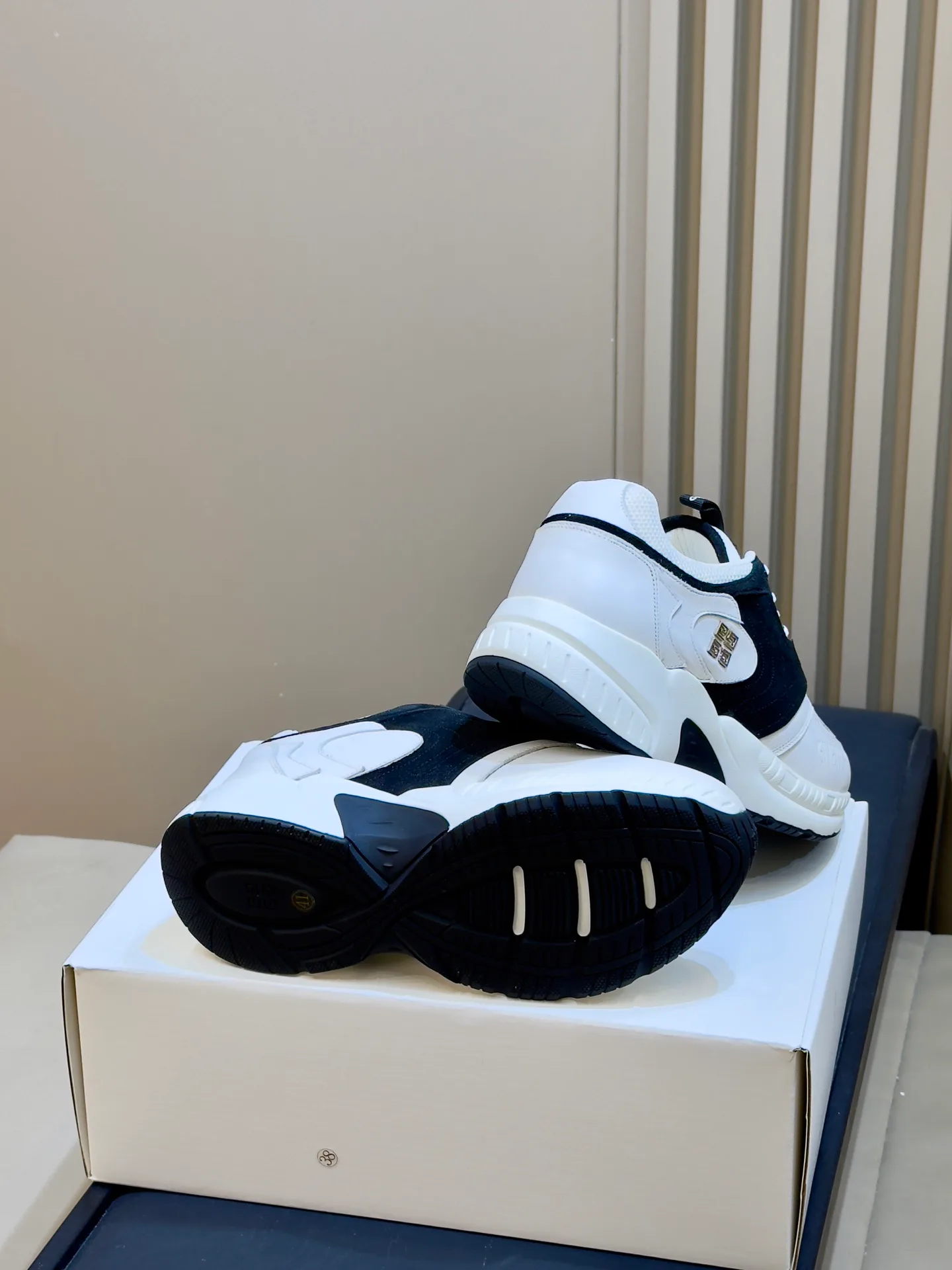 Women's Sneakers GIVENCHY 18073544