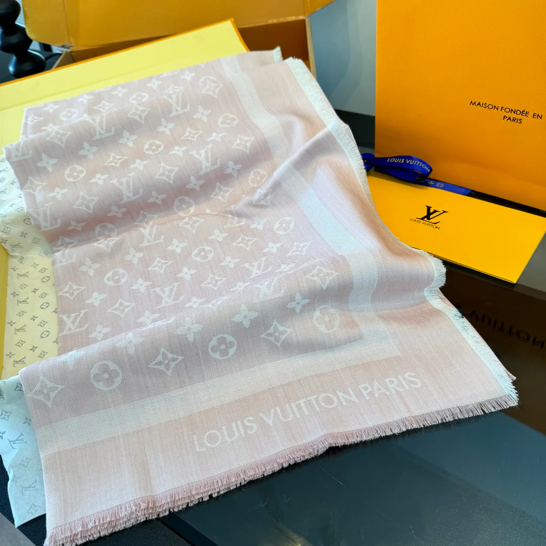 Scarves LOUIS VUITTON 17935859