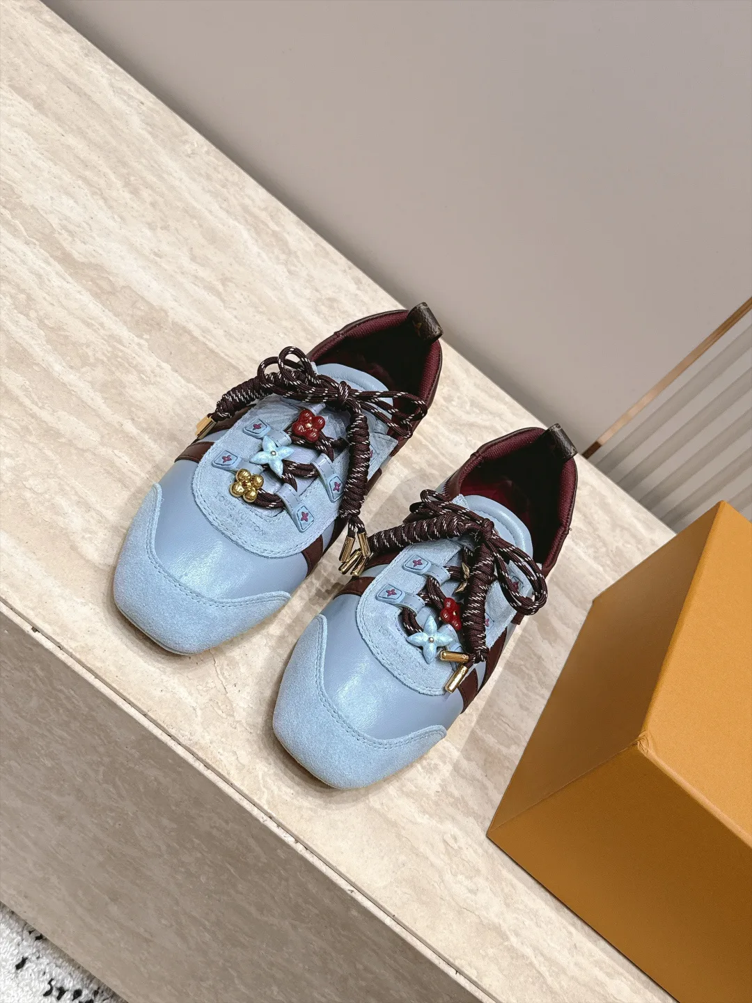 Women's Sneakers LOUIS VUITTON 18091986