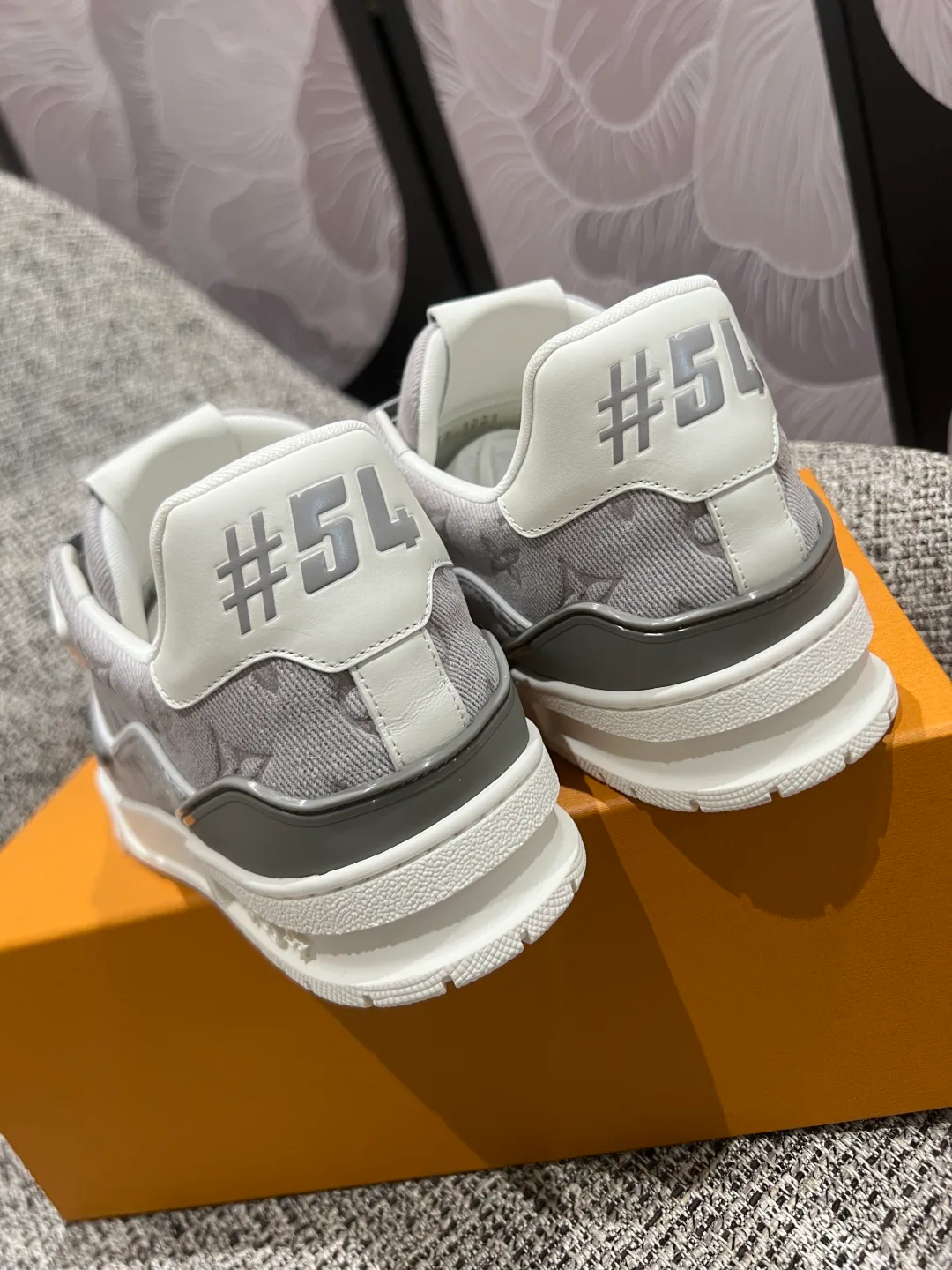 Women's Sneakers LOUIS VUITTON 18080167