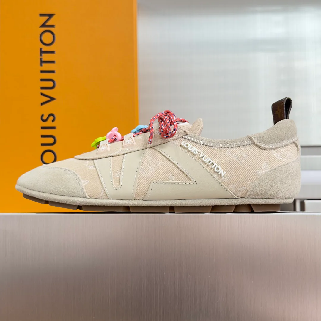 Women's Sneakers LOUIS VUITTON 17780705