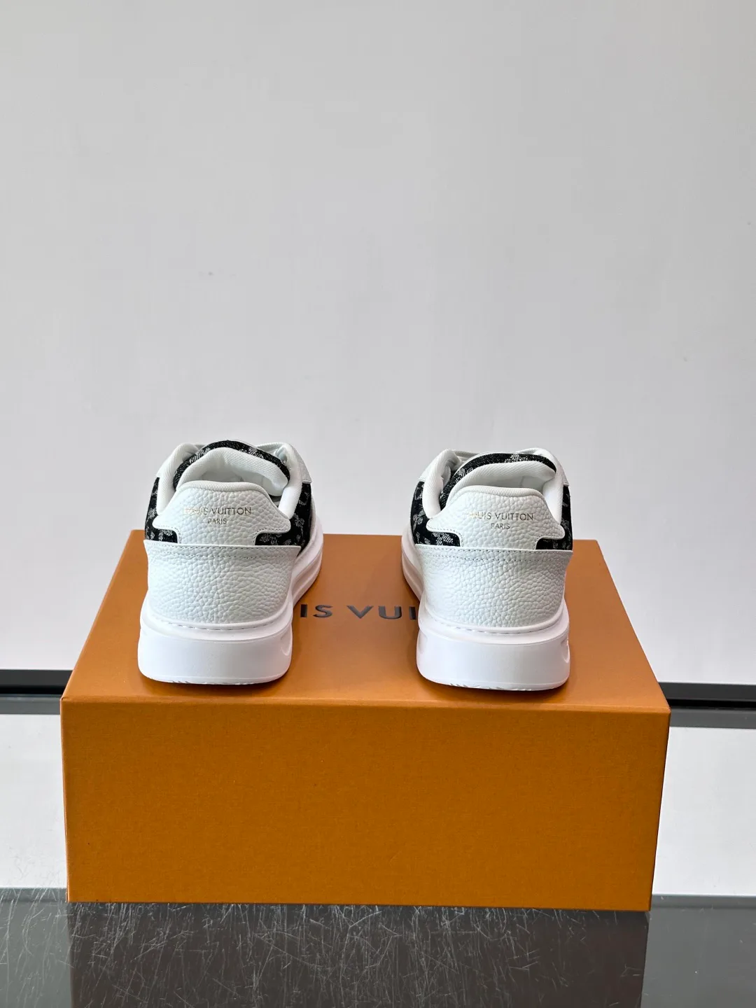 Men's Sneakers LOUIS VUITTON 17863573