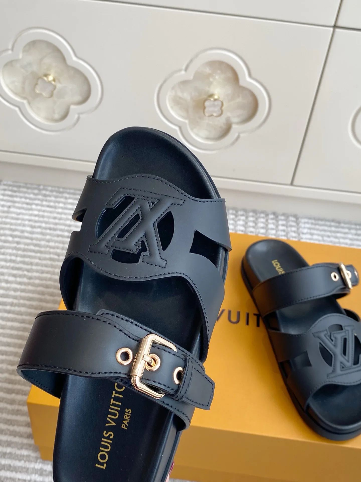 Women's Flip-Flops LOUIS VUITTON 17572158