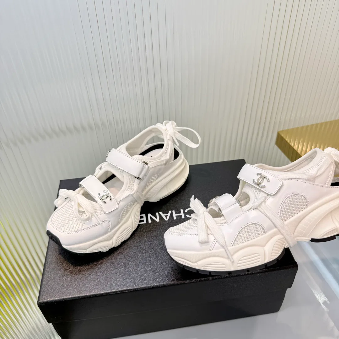 Women's Sneakers CHANEL 18366970