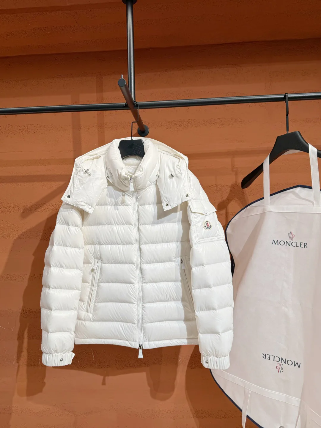 Women's Jackets And Down Jackets MONCLER 18237476