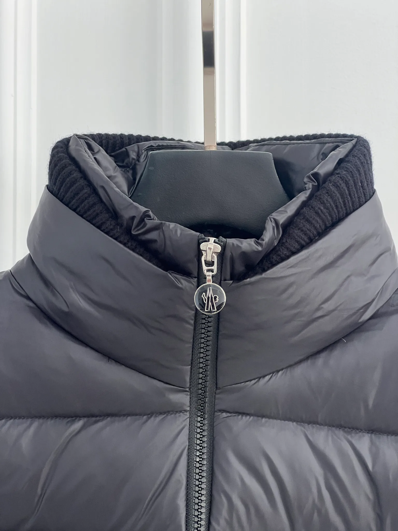 Women's Jackets And Down Jackets MONCLER 18416277