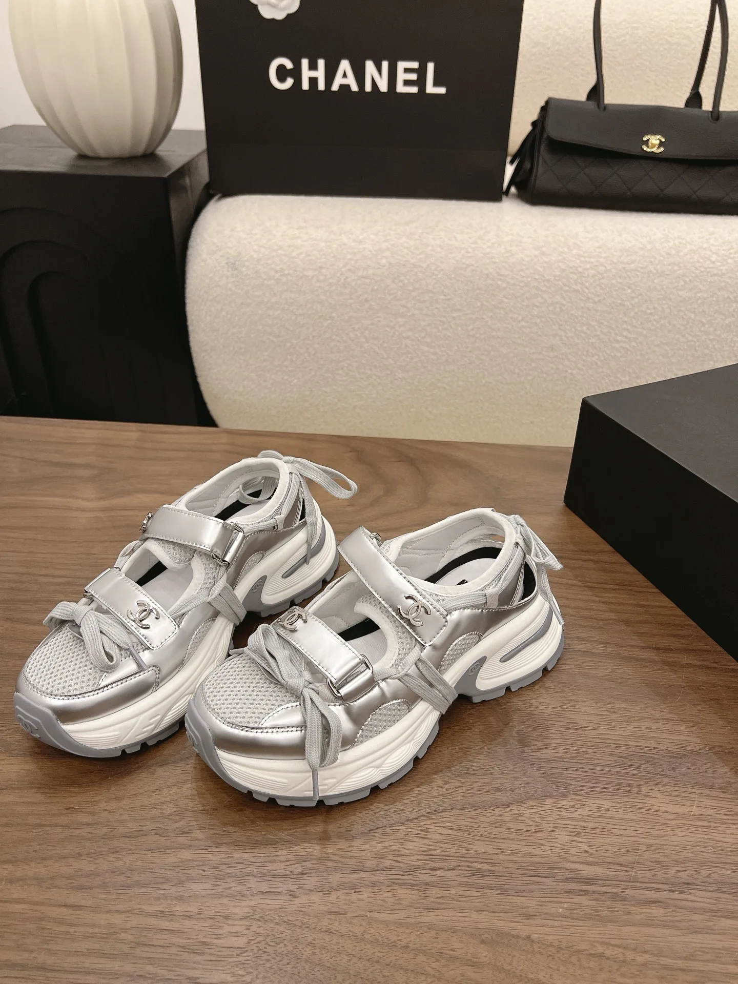Women's Sneakers CHANEL 17077256
