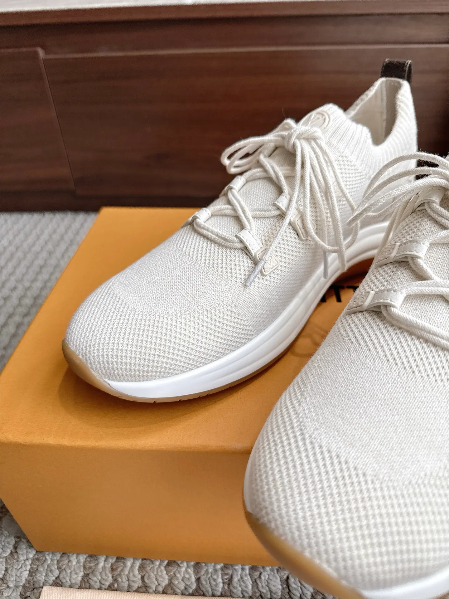 Women's Sneakers LOUIS VUITTON 18333245