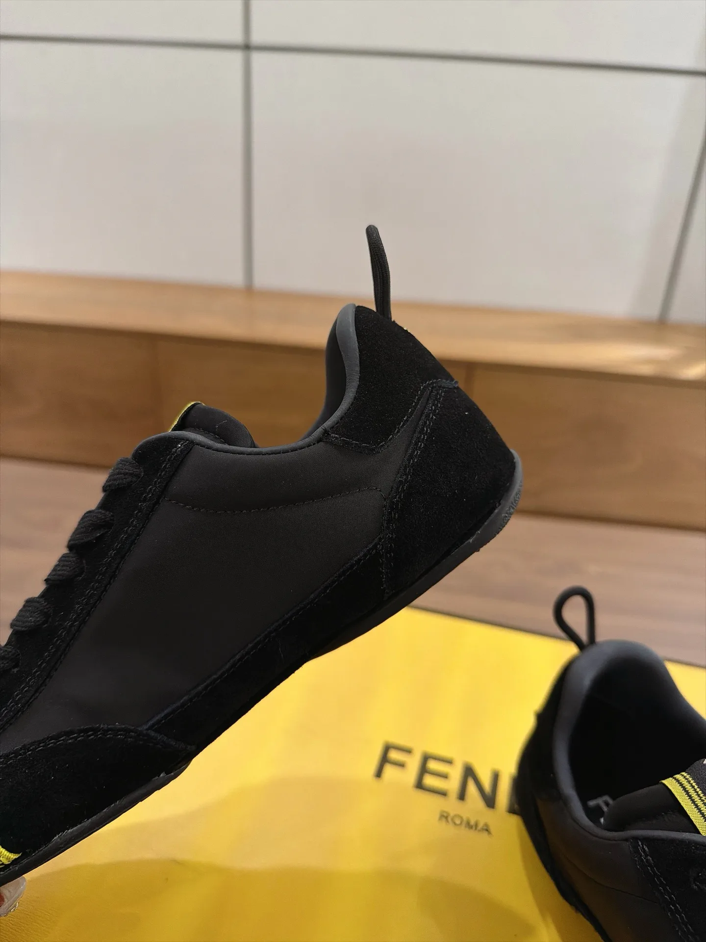 Women's Sneakers FENDI 18373650