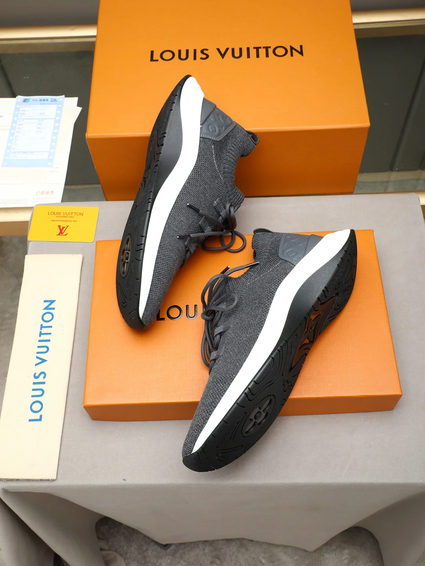 Men's Sneakers LOUIS VUITTON 17947268