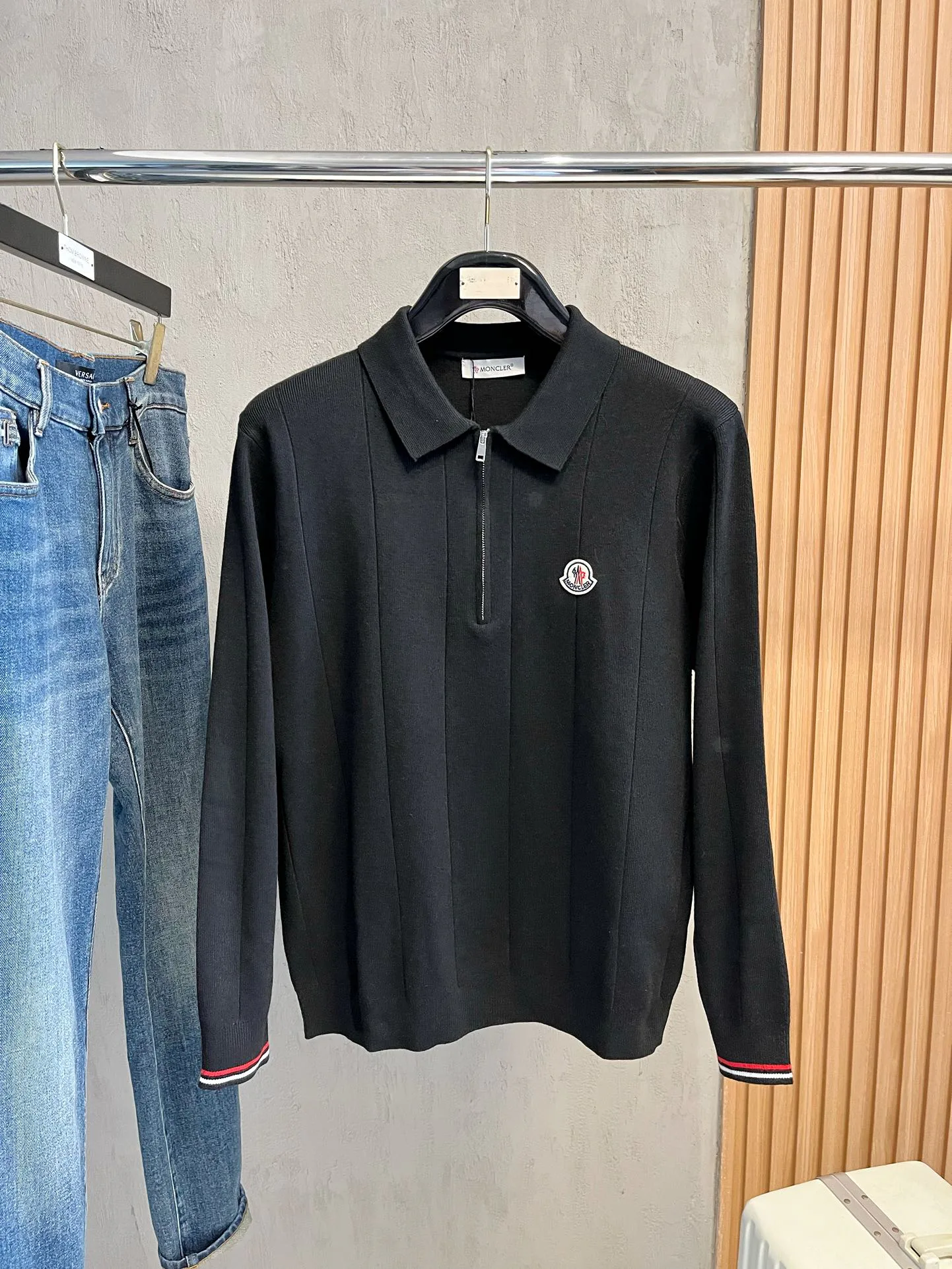 Men's Jumpers And Sweaters MONCLER 18098139