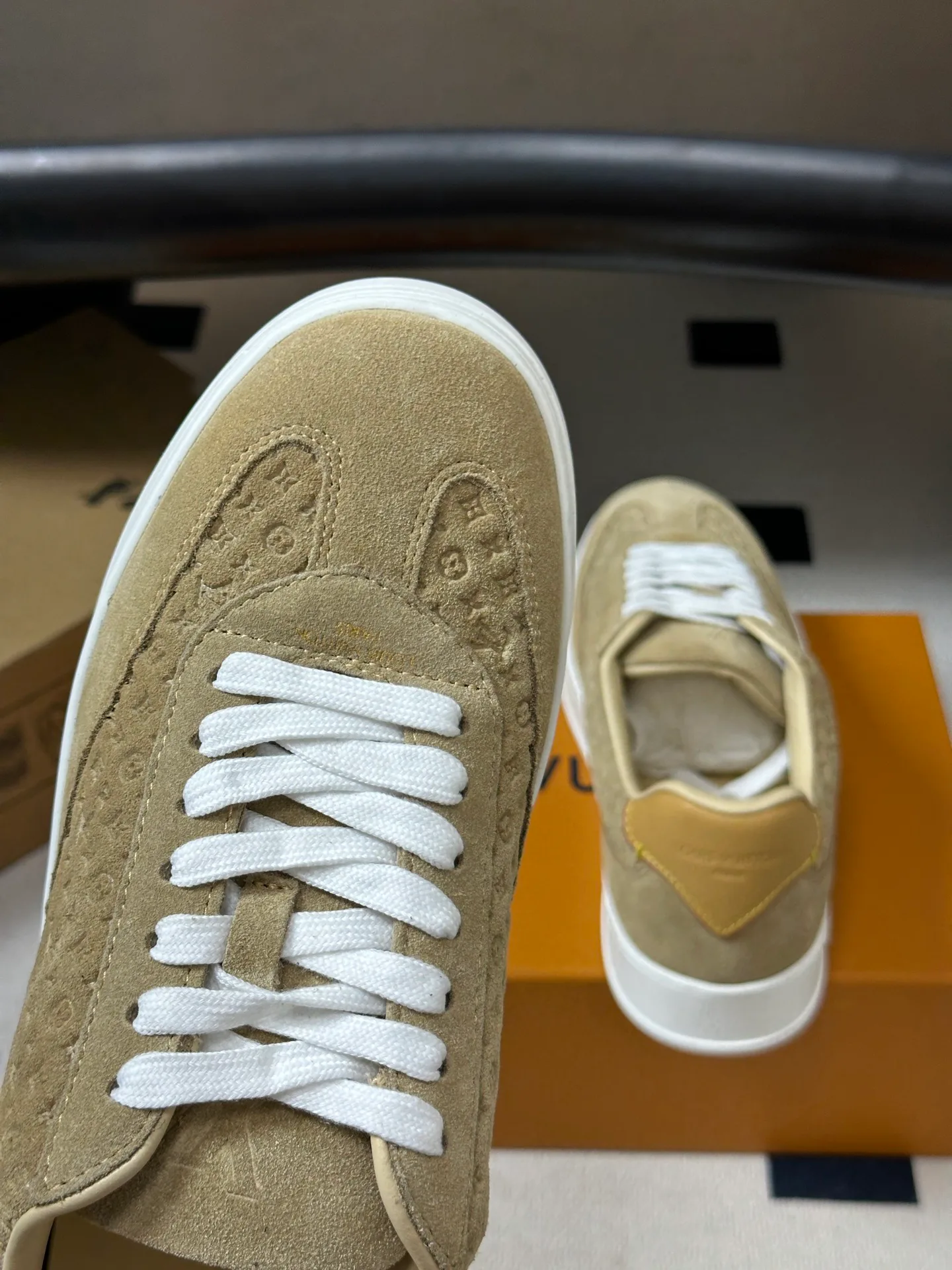 Men's Sneakers LOUIS VUITTON 18340910