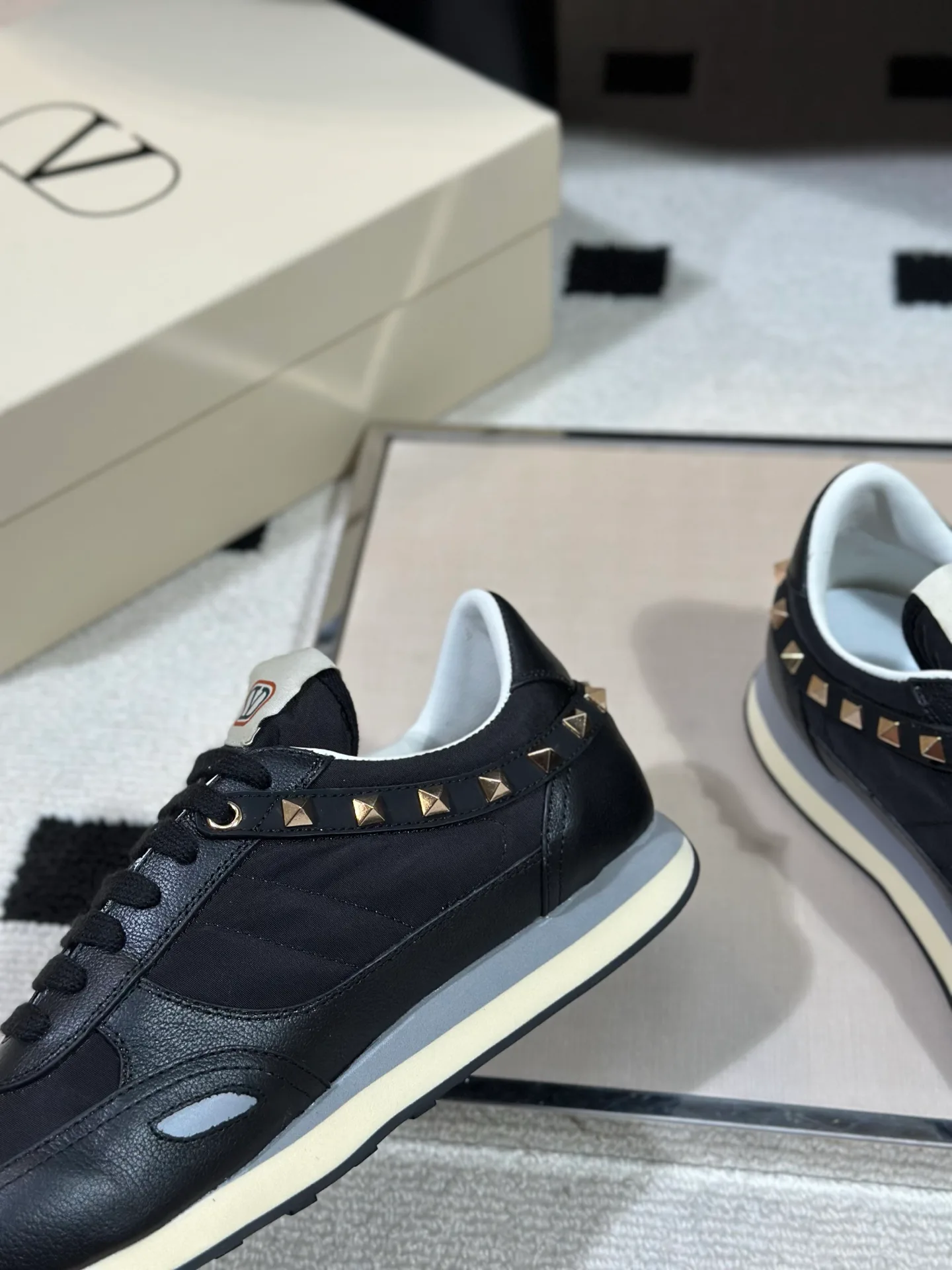 Men's Sneakers VALENTINO 17978703