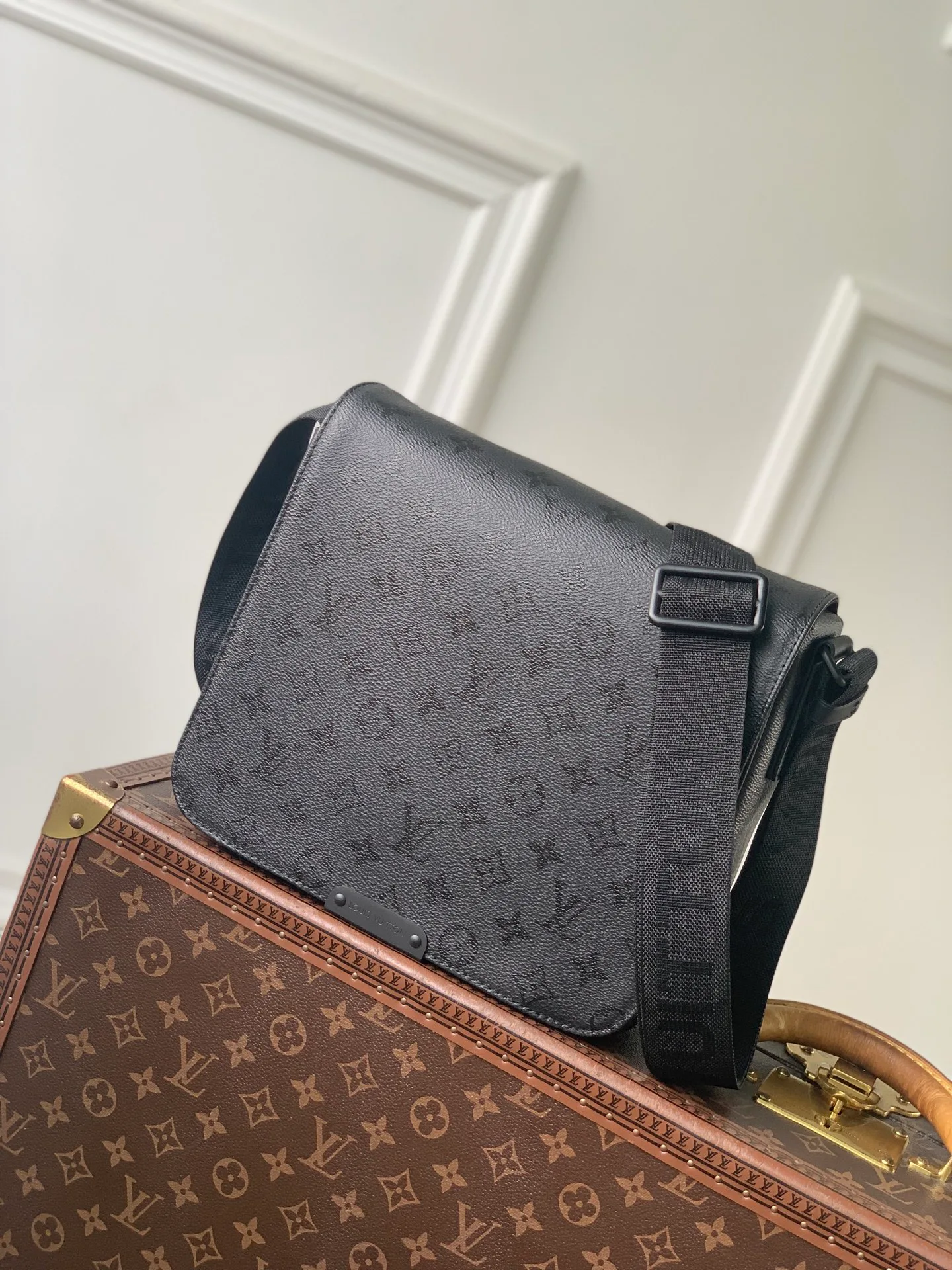 Women's Shoulder Bags LOUIS VUITTON 18147470
