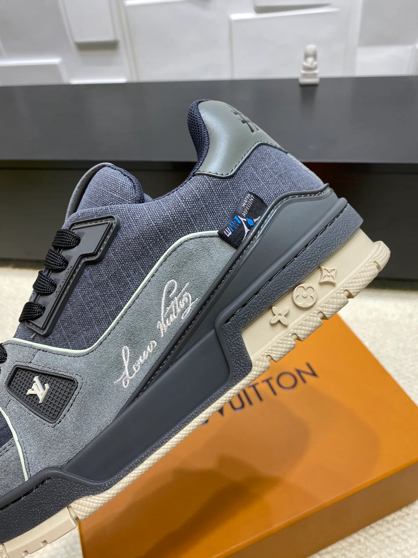 Women's Sneakers LOUIS VUITTON 17969024