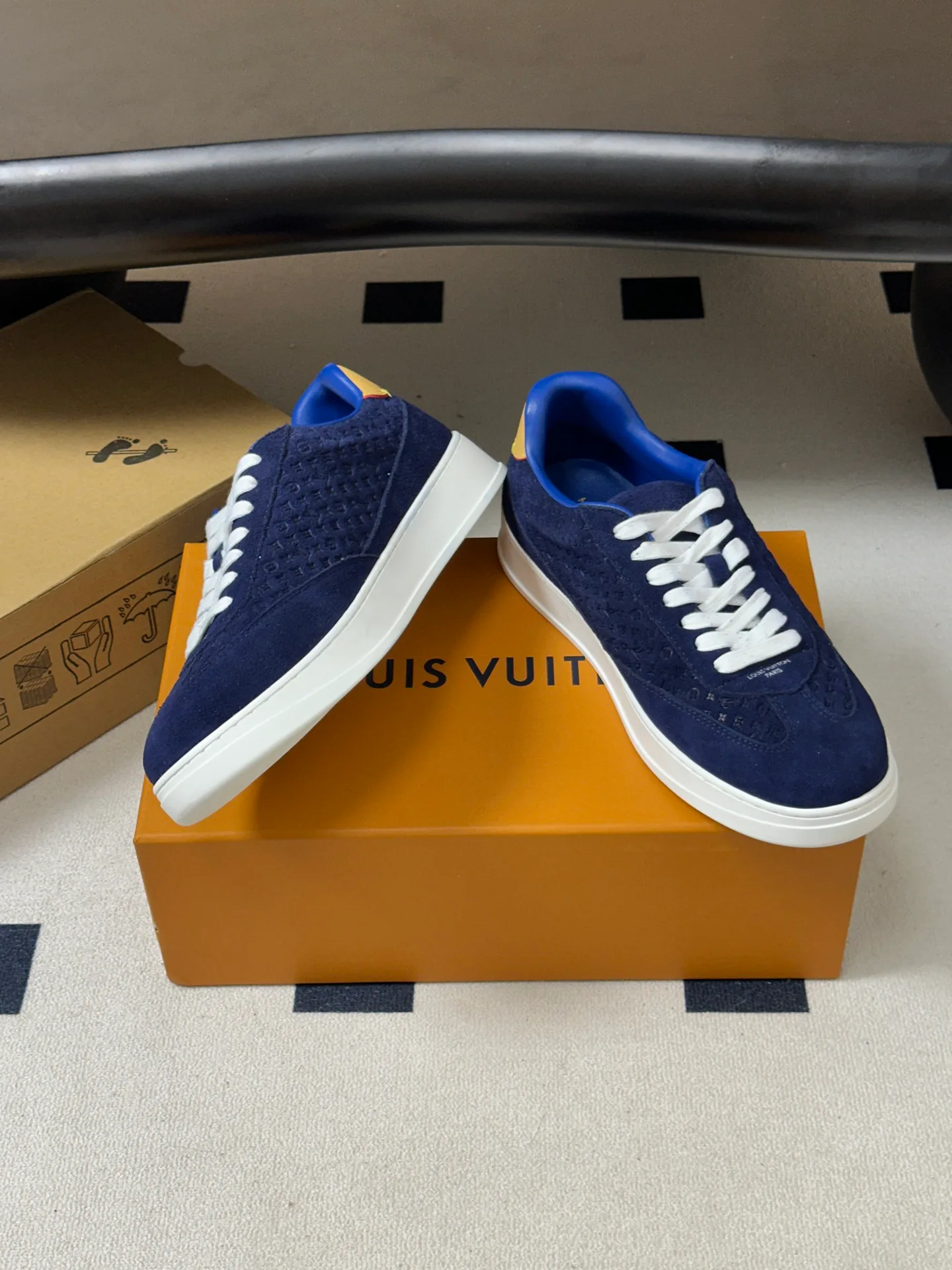 Men's Sneakers LOUIS VUITTON 18340909