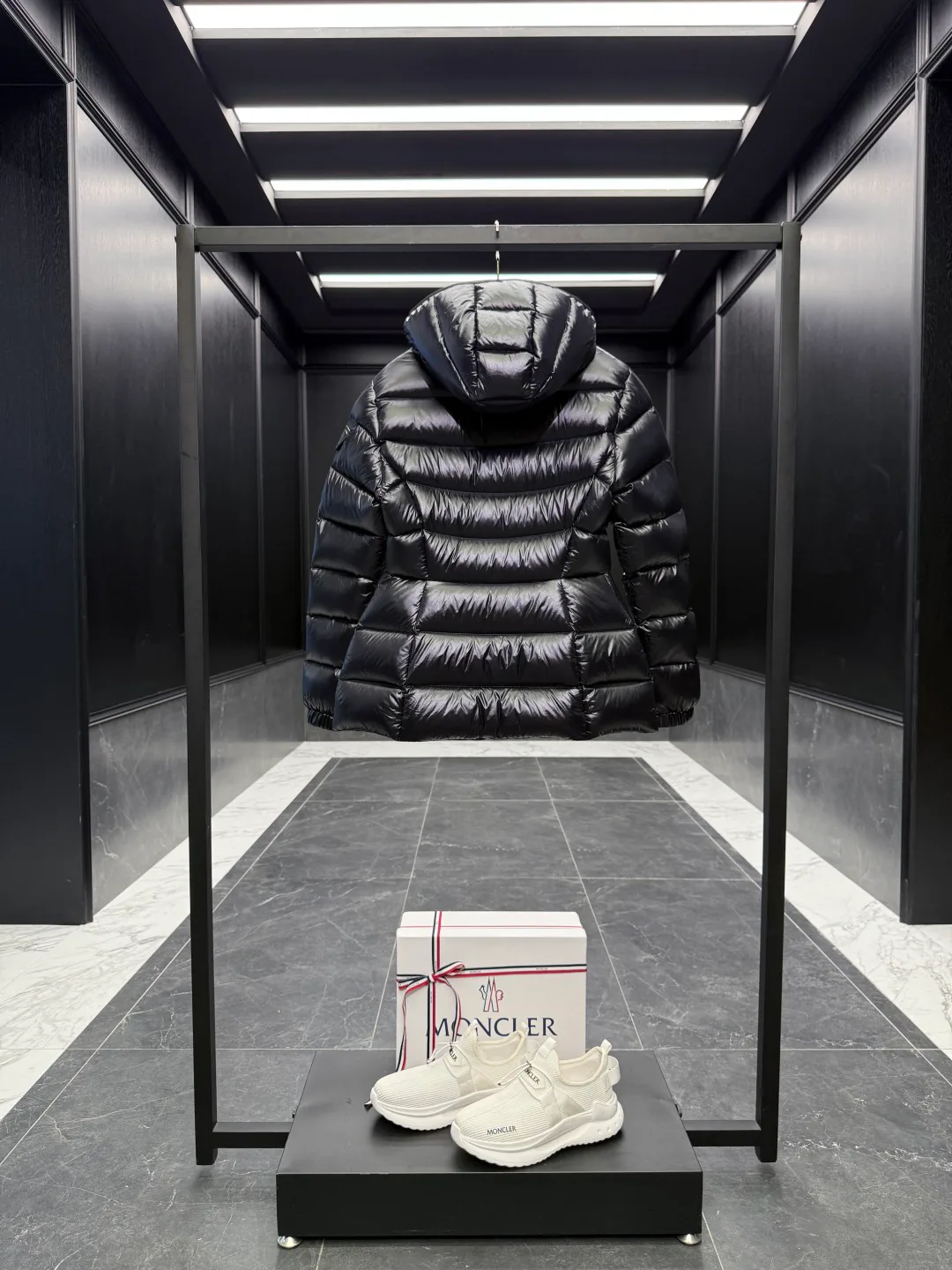 Men's Jackets And Down Jackets MONCLER 18492194