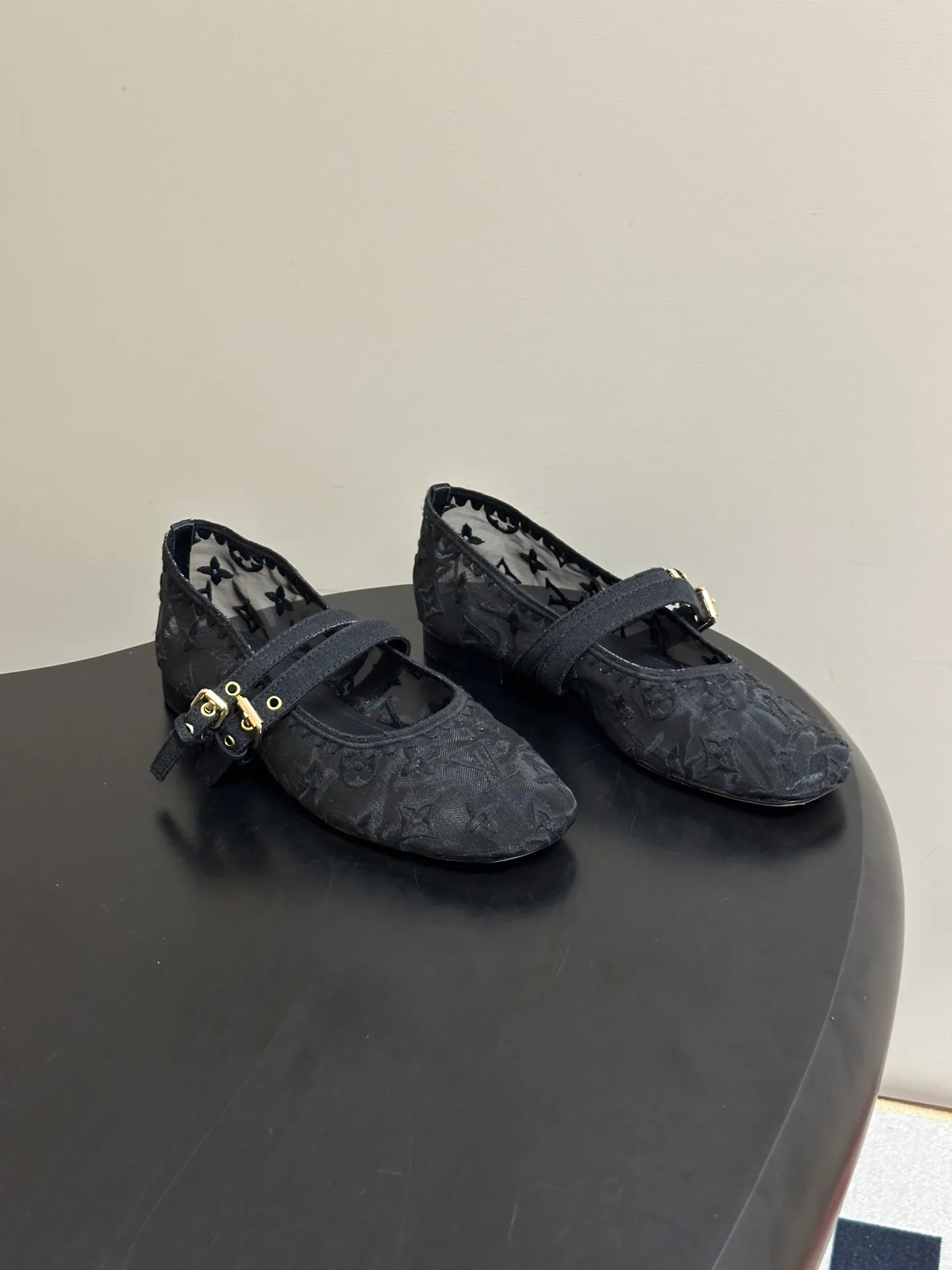 Women's Ballet Flats LOUIS VUITTON 18340937