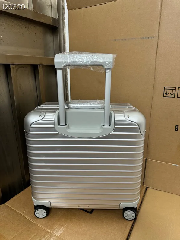 Чемоданы Rimowa 18667632