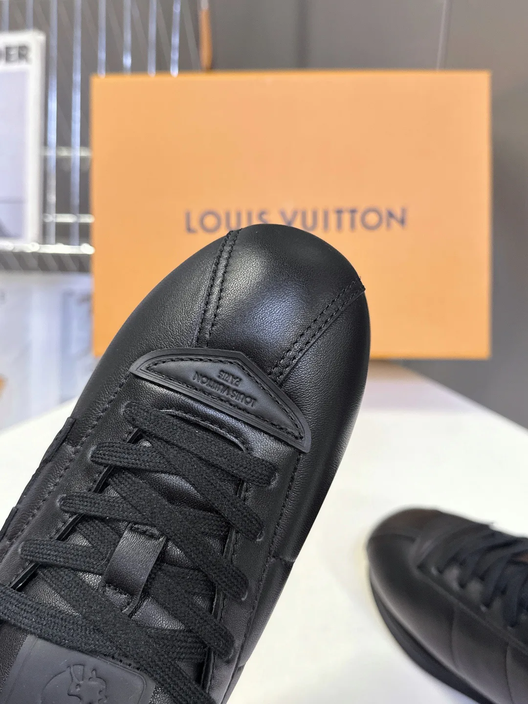 Women's Sneakers LOUIS VUITTON 18005447