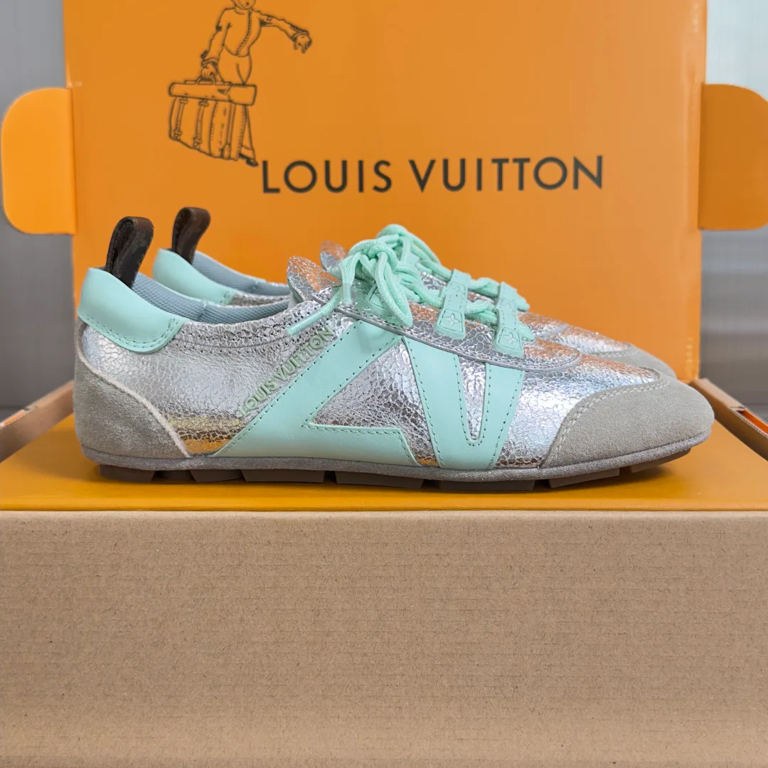 Women's Sneakers LOUIS VUITTON 17780696