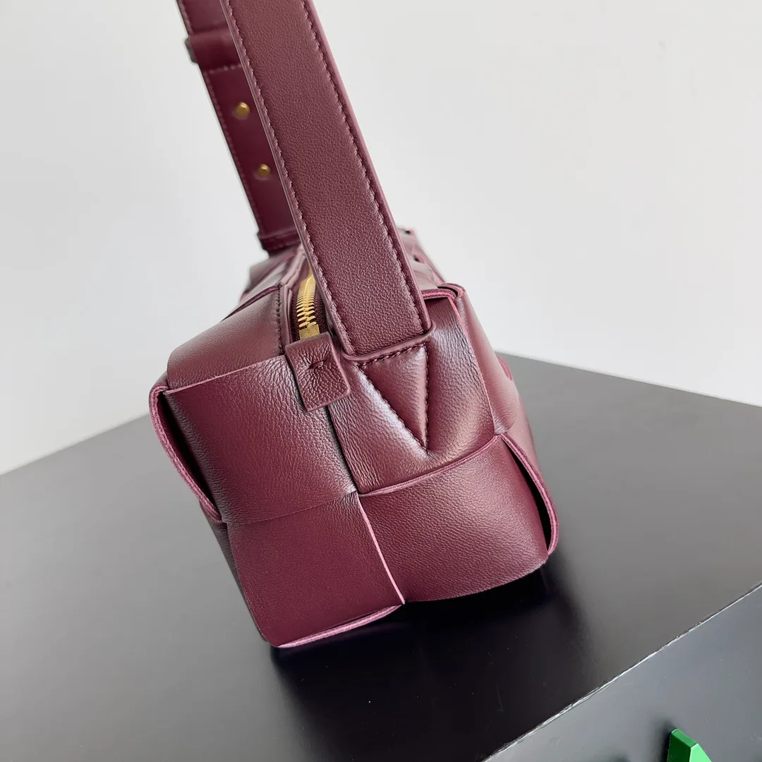 Women's Shoulder Bags BOTTEGA VENETA 18161086