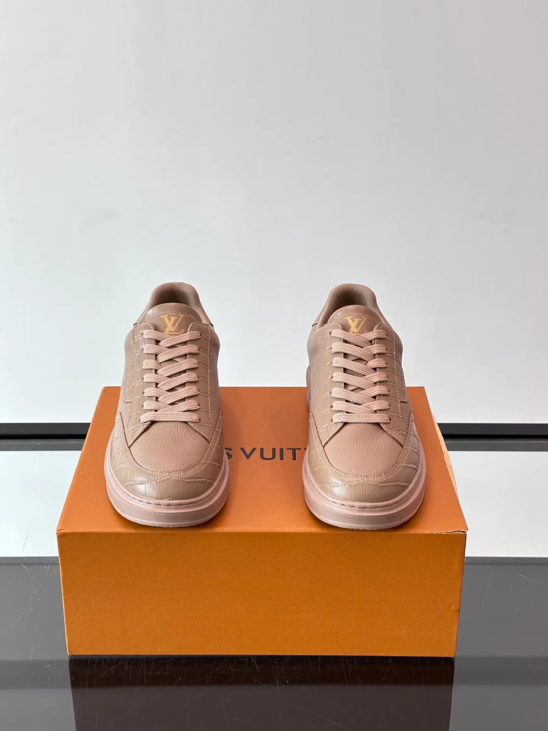 Women's Sneakers LOUIS VUITTON 18400578