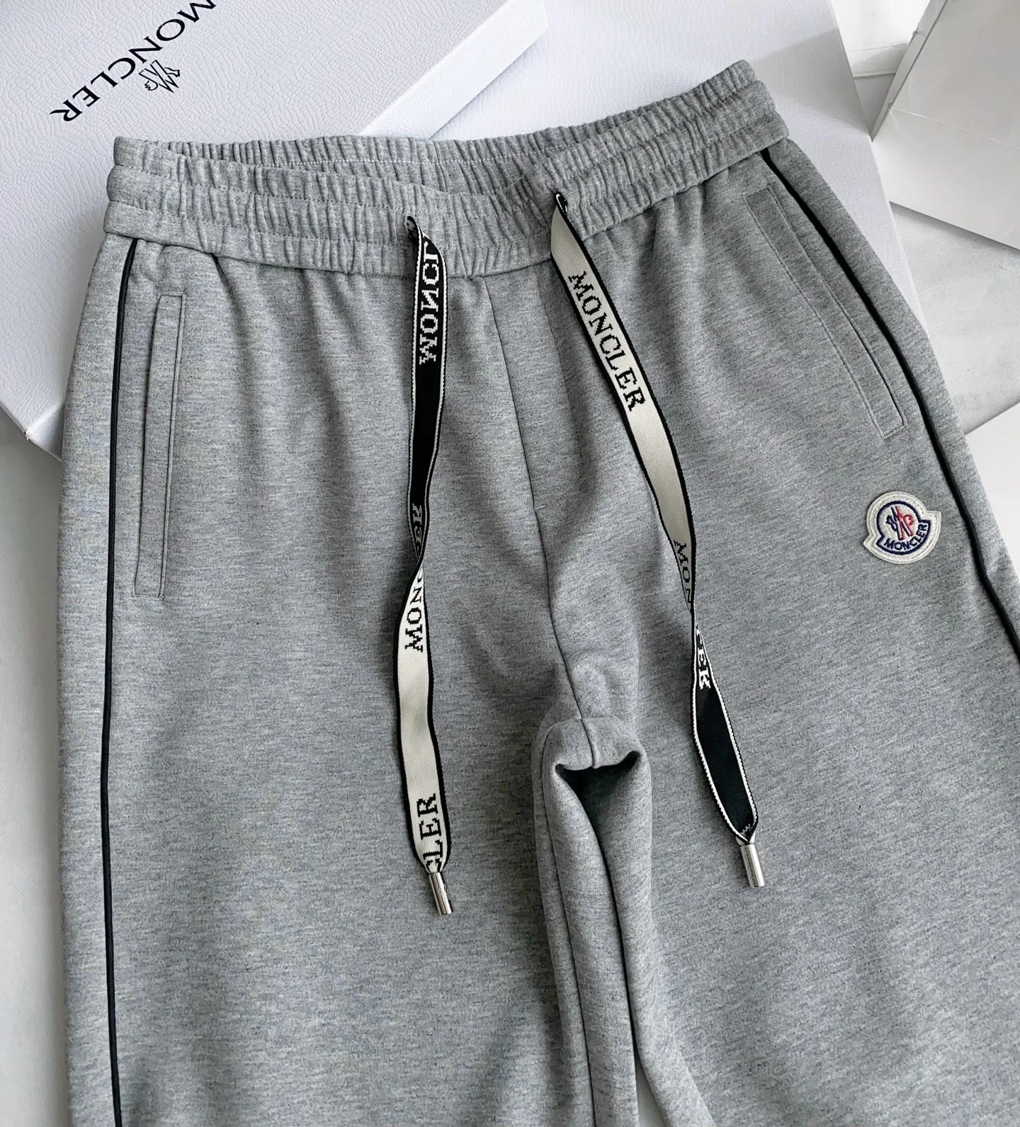 Men's Trousers MONCLER 18469121