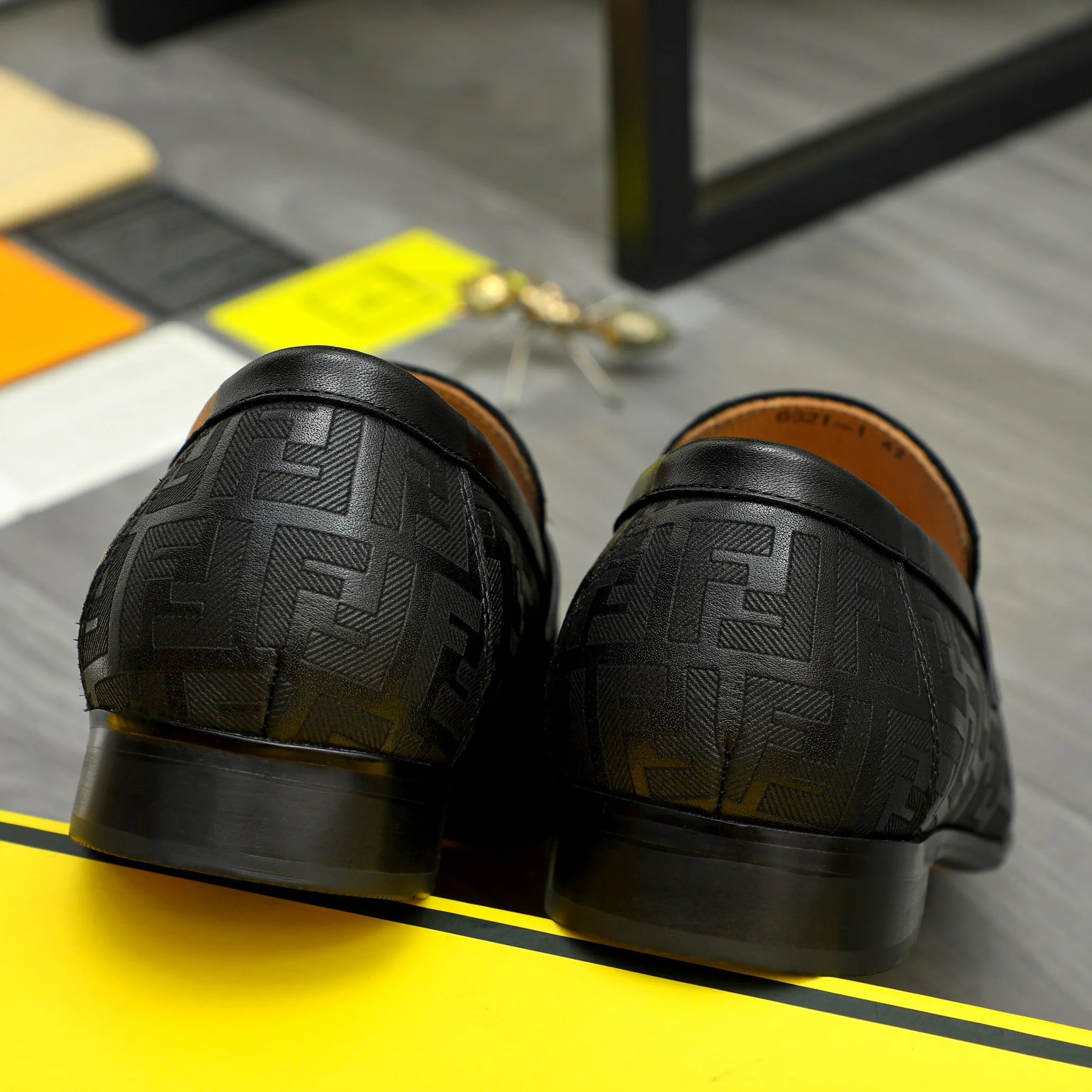 Men's Loafers And Dress Shoes FENDI 18311603
