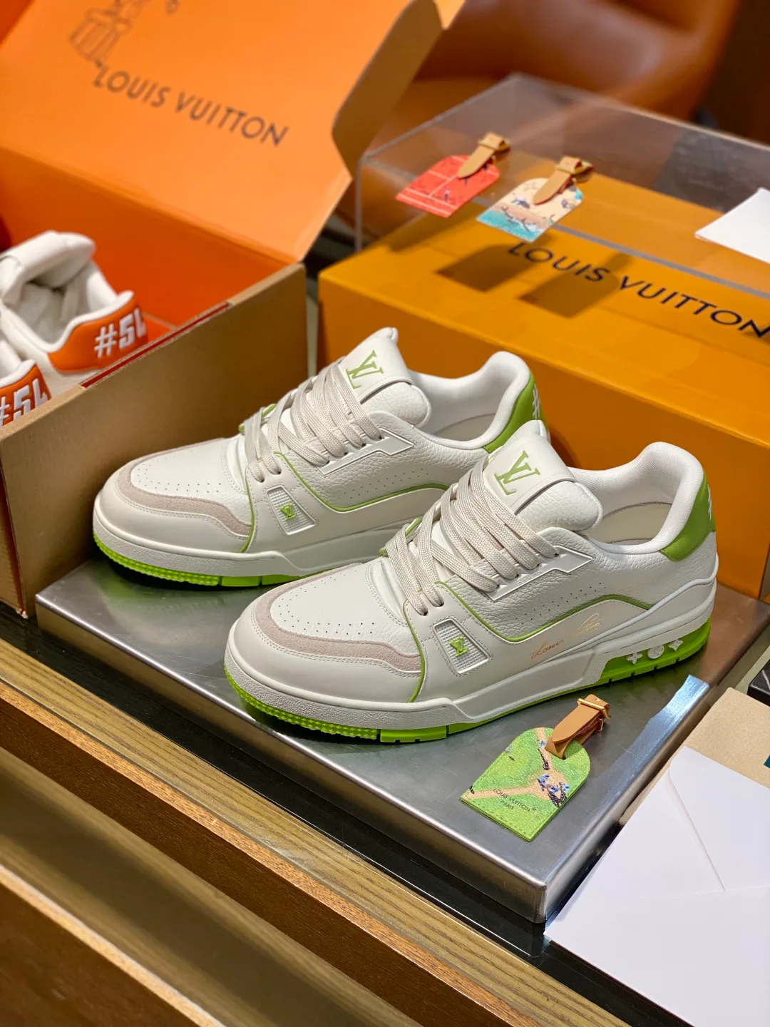 Women's Sneakers LOUIS VUITTON 18119343
