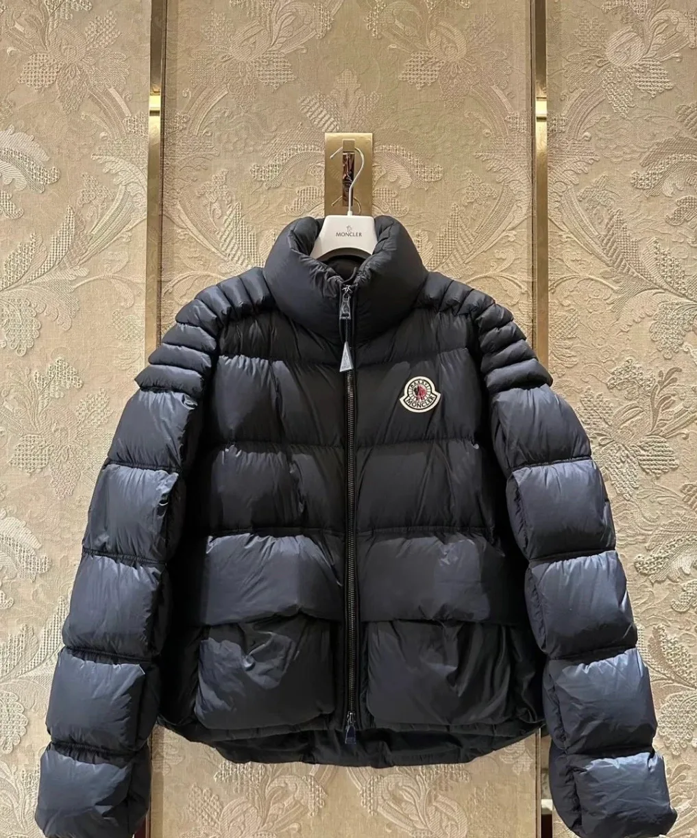 Women's Jackets And Down Jackets MONCLER 18130166