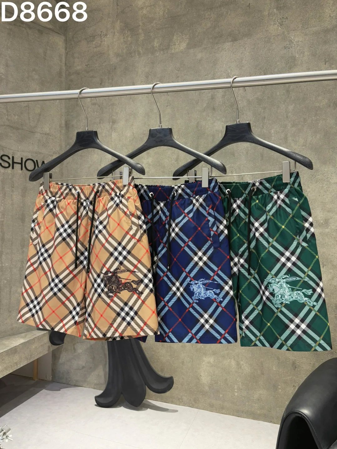 Men's Shorts BURBERRY 18000509