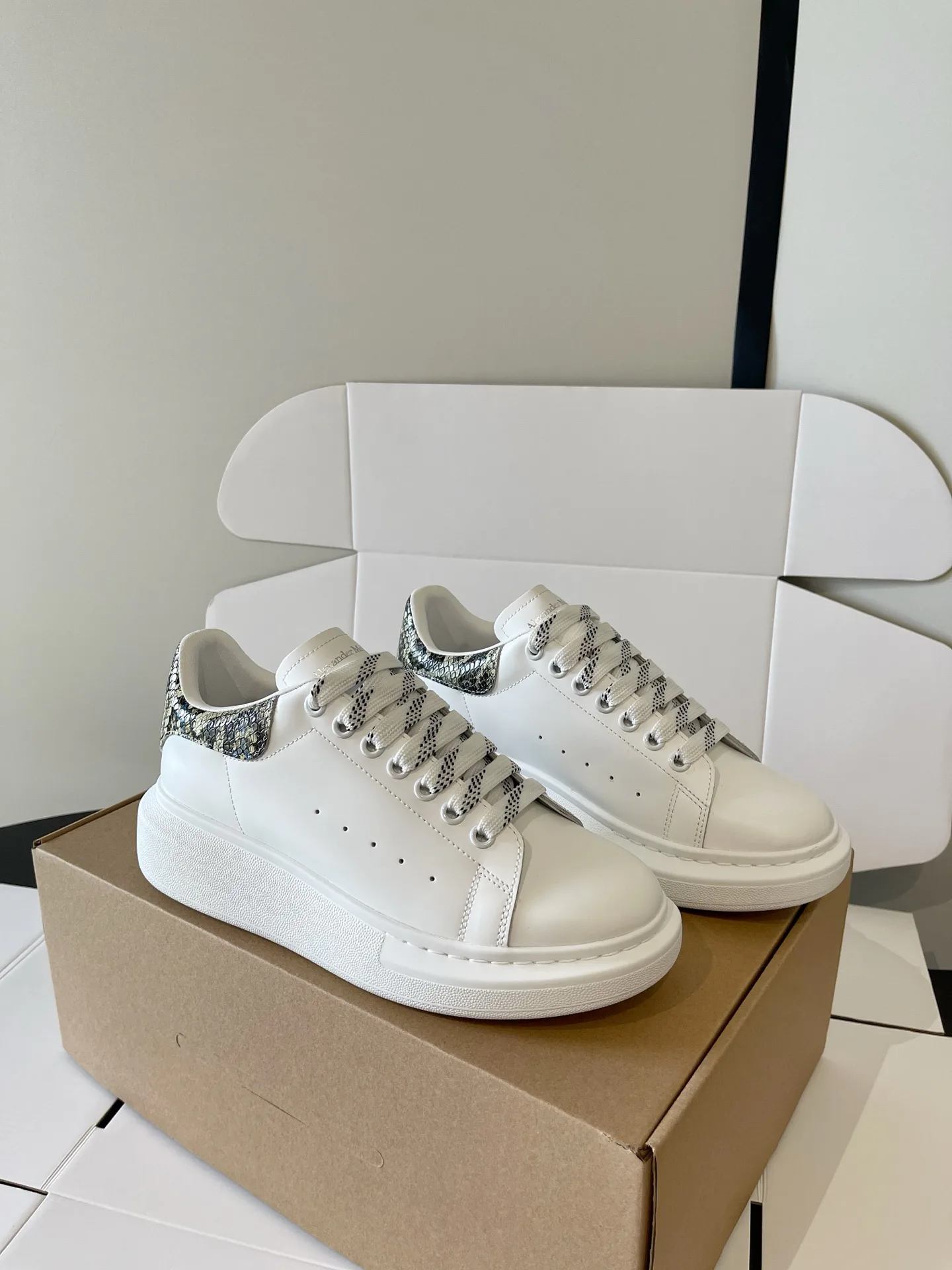 Women's Sneakers ALEXANDER MCQUEEN 17898878