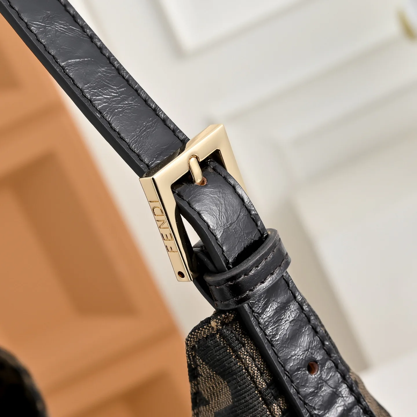Классические Сумки Женские Fendi 18676175