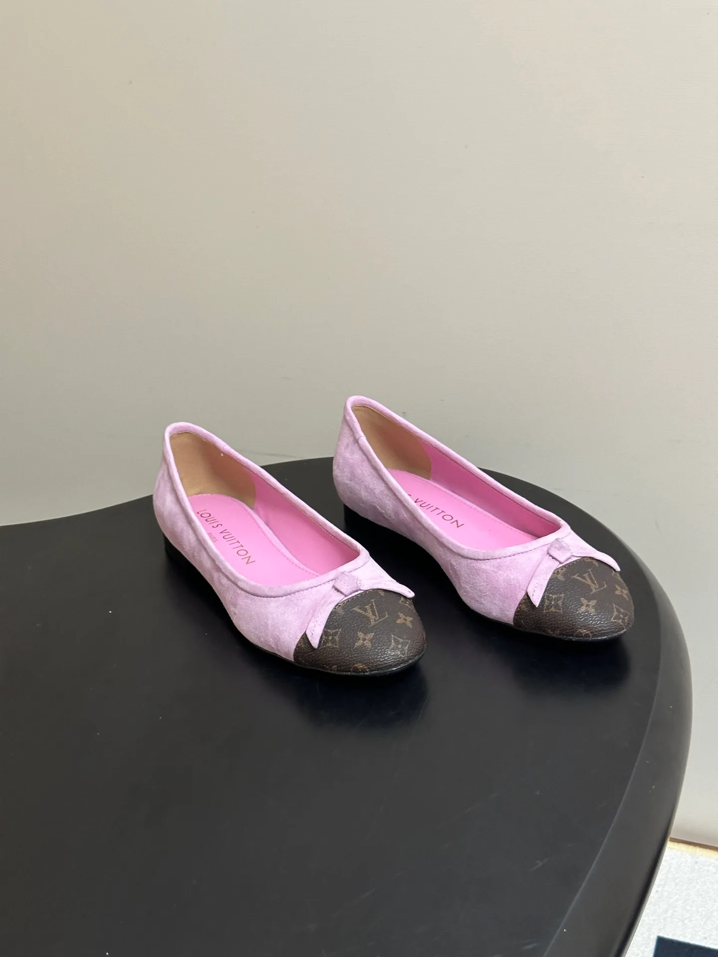 Women's Ballet Flats LOUIS VUITTON 18049408