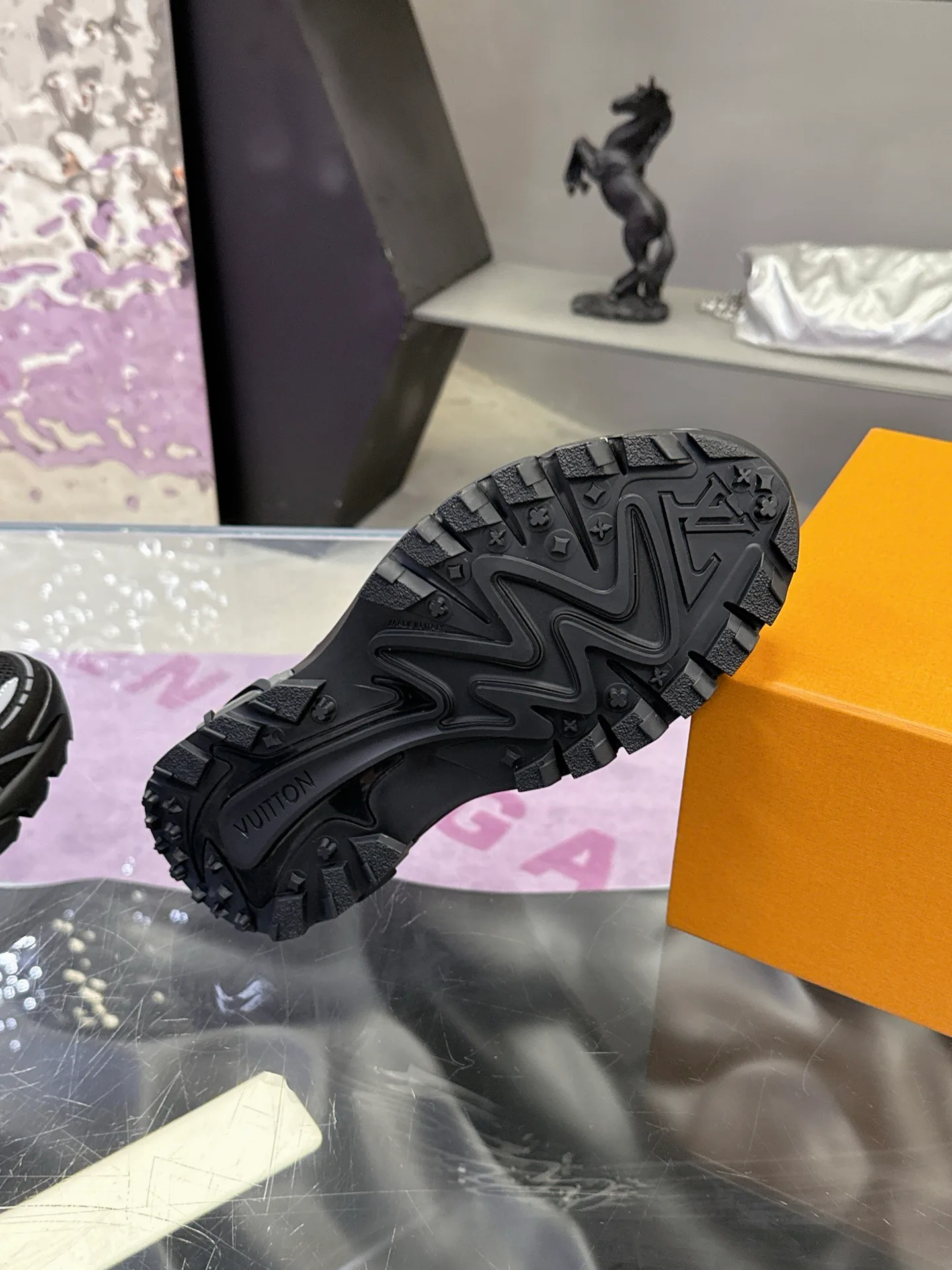 Men's Sneakers LOUIS VUITTON 17530451