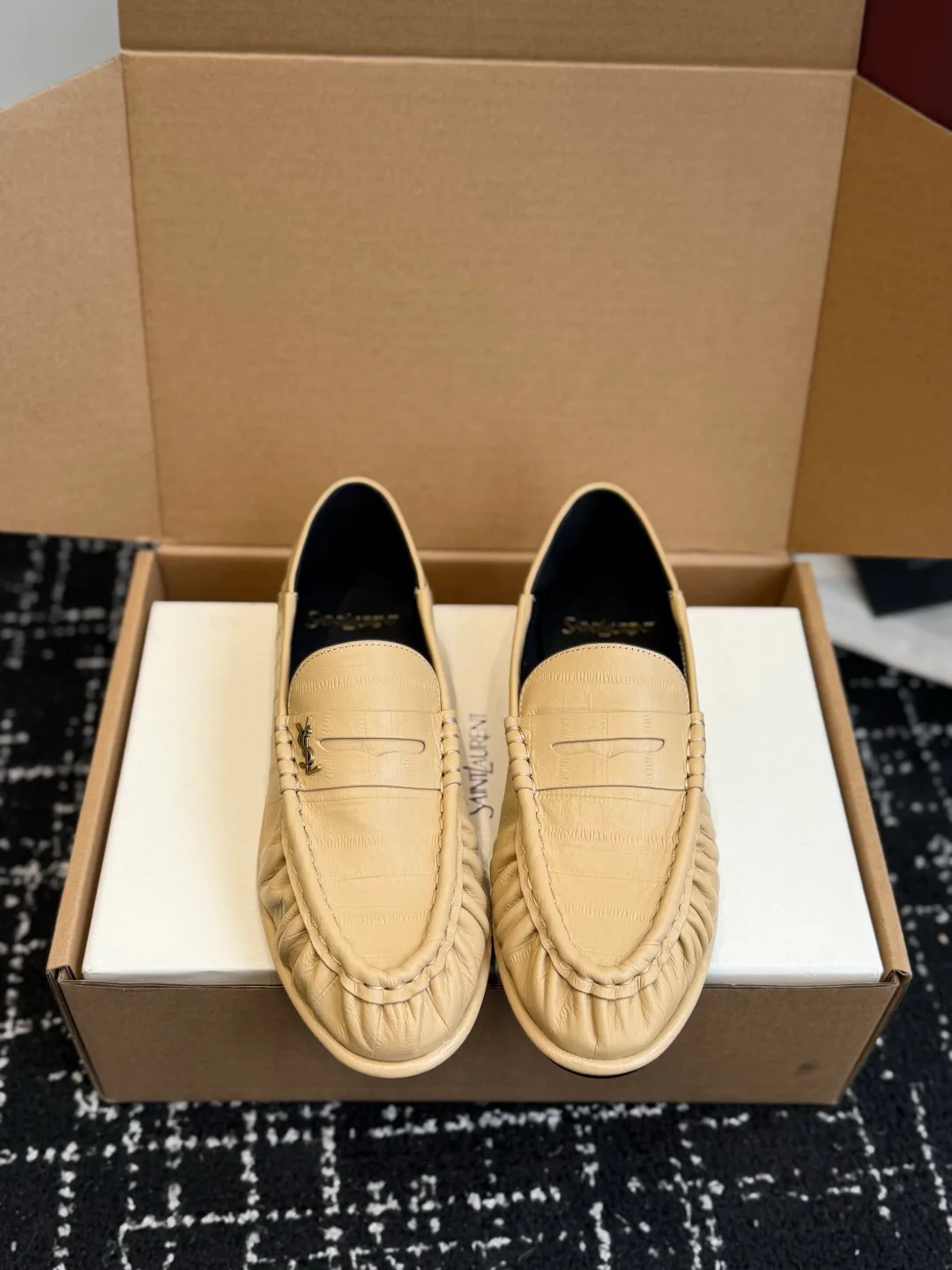 Women's Loafers And Moccasins SAINT LAURENT 18164537