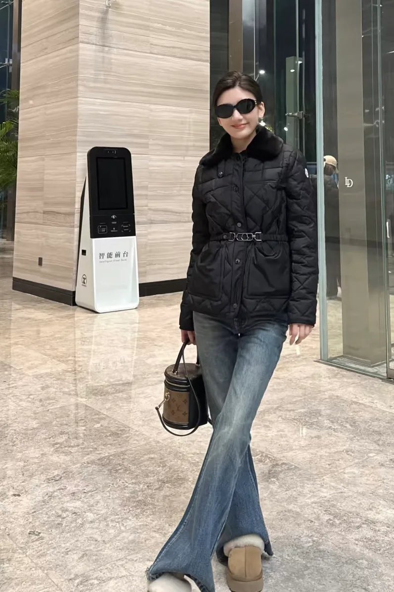 Women's Jackets And Down Jackets MONCLER 18048058