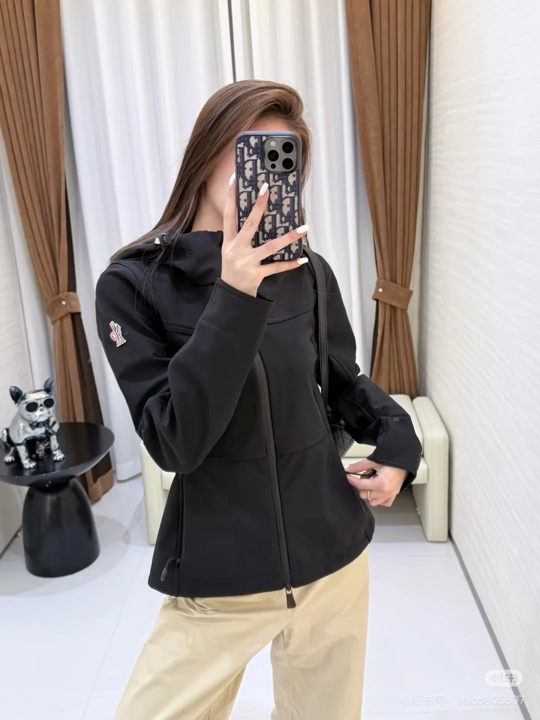 Women's Jackets And Down Jackets MONCLER 18517128