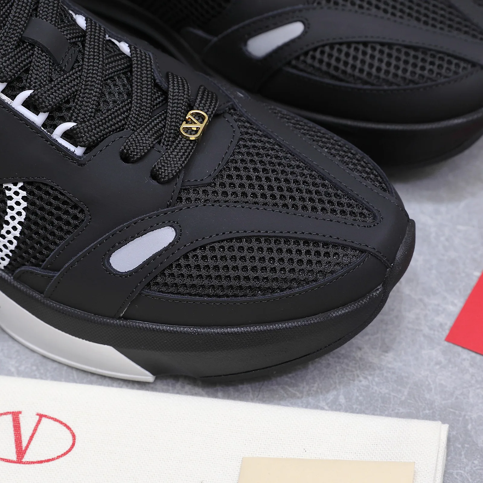 Men's Sneakers VALENTINO 17604590