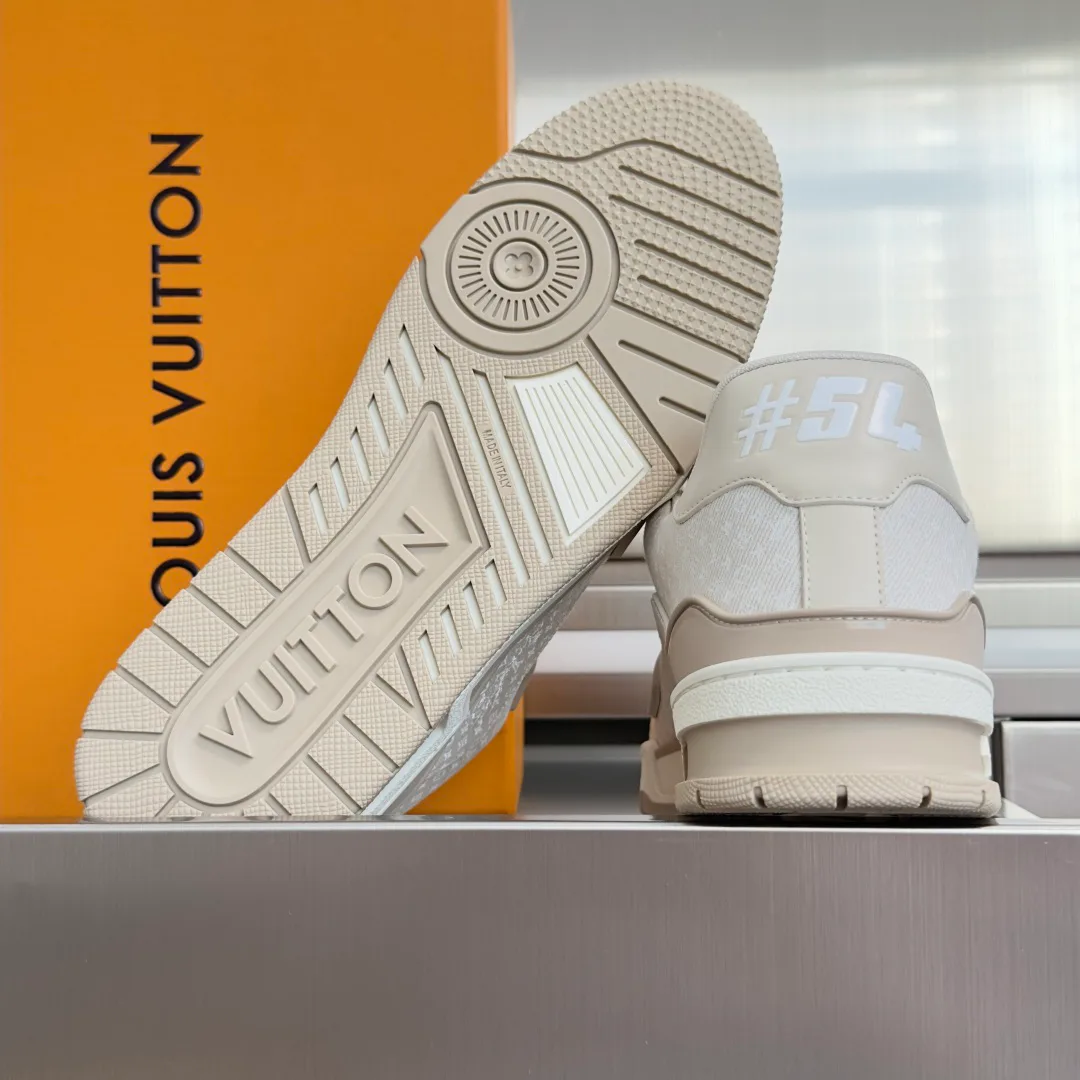 Women's Sneakers LOUIS VUITTON 18092949