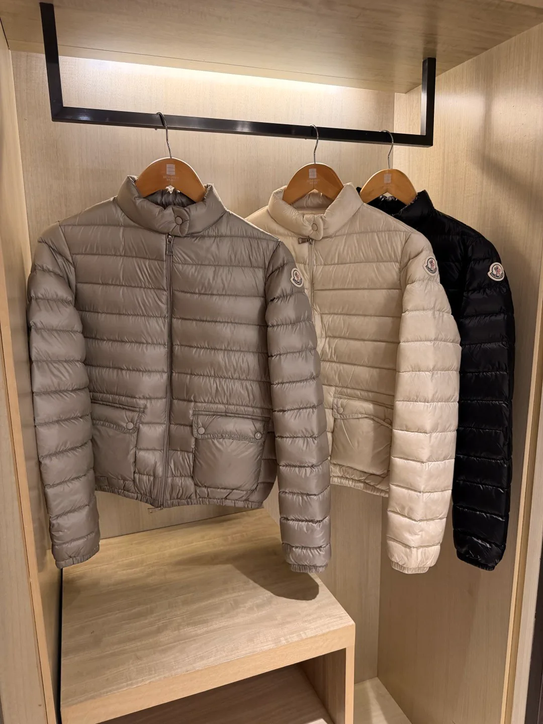 Women's Jackets And Down Jackets MONCLER 16890554